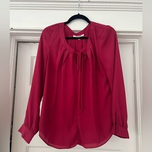 Daniel Rainn maroon top